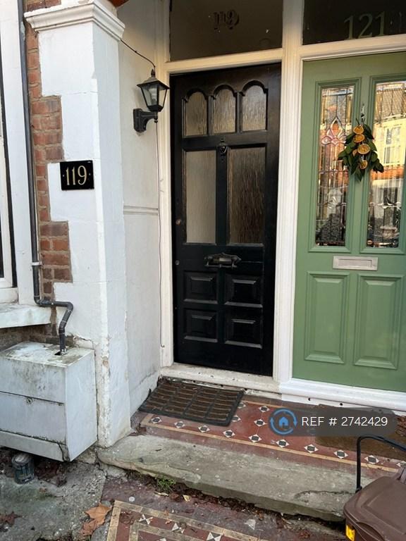 2 bedroom flat in Howard Road, London, E17 (2 bed) (#2742429)