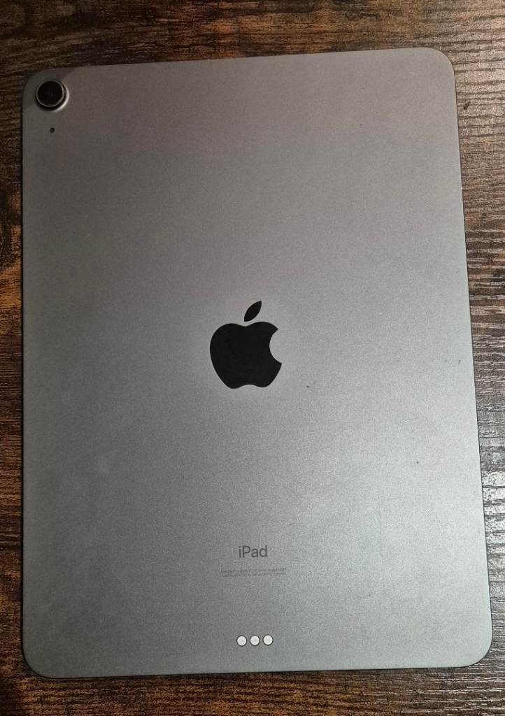 Apple Ipad Air 4th Gen (2020) with original Apple keyboard