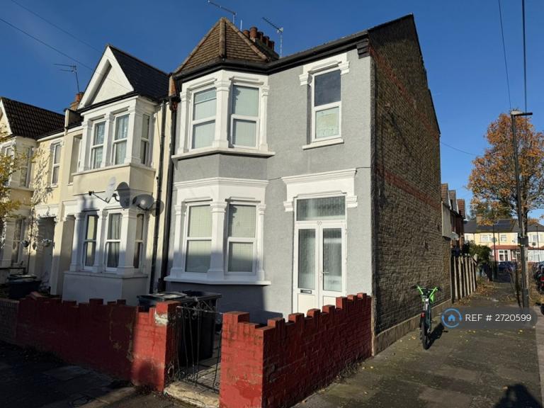 3 bedroom house in Homecroft Road, London, N22 (3 bed) (#2720599)
