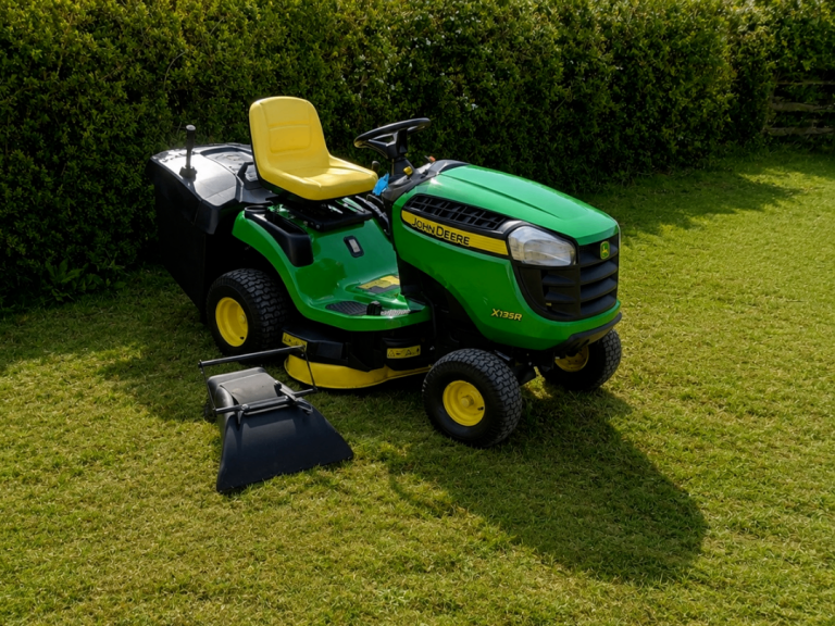 John Deere X135R Lawn Tractor Hydrostatic ride on lawnmower mower No VAT