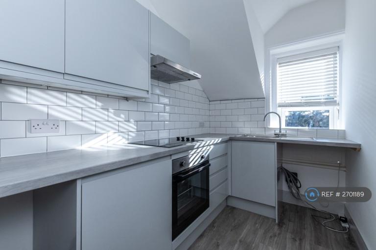 1 bedroom flat in Christchurch Road, Bournemouth, BH7 (1 bed) (#2701189)