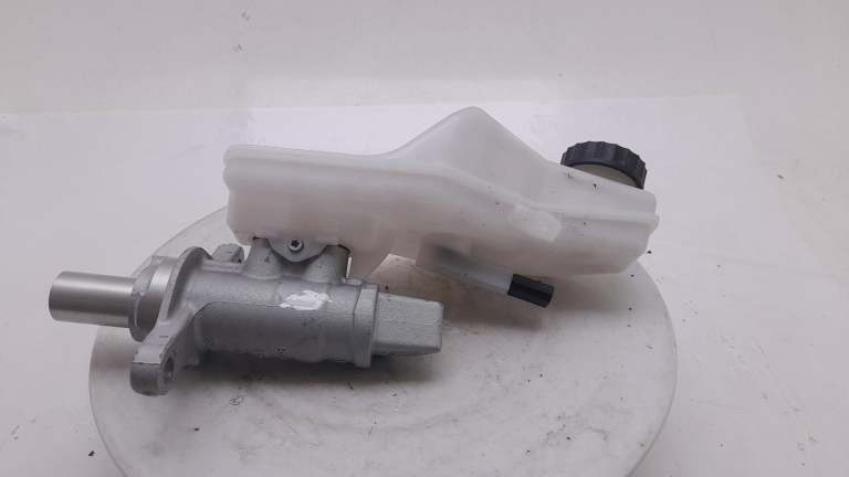 Nissan Qashqai Brake Master Cylinder Reservoir 2021-2026