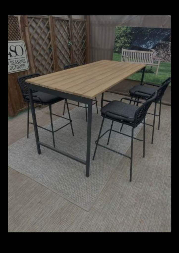 4 seasons outdoors new to clear rrp £1600