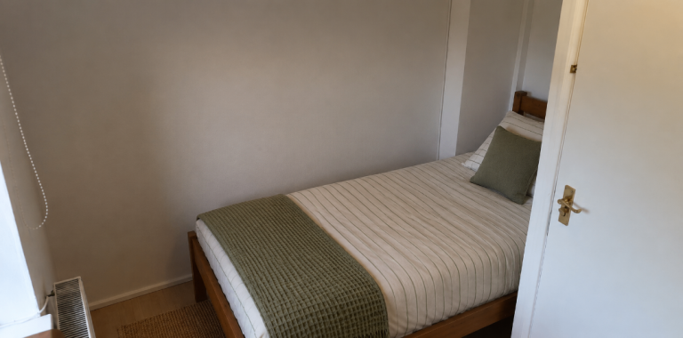 Single room to rent close to Heathrow Hatton Cross Feltham