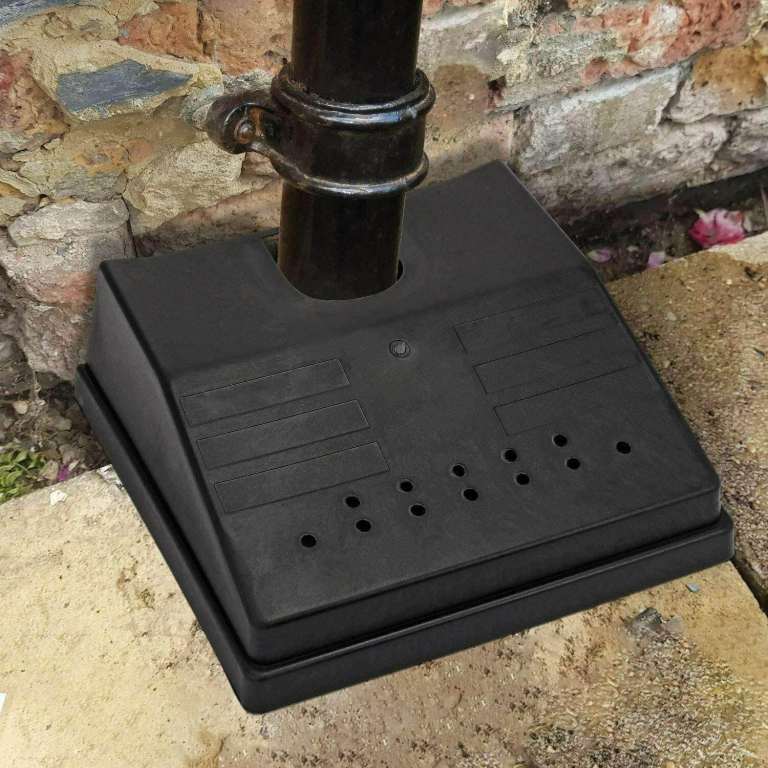 2 plastic drain covers