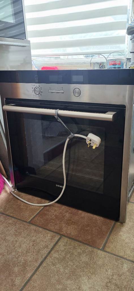 Siemens iQ500 Built-in Electric Oven in Stainless Steel, Good Condition