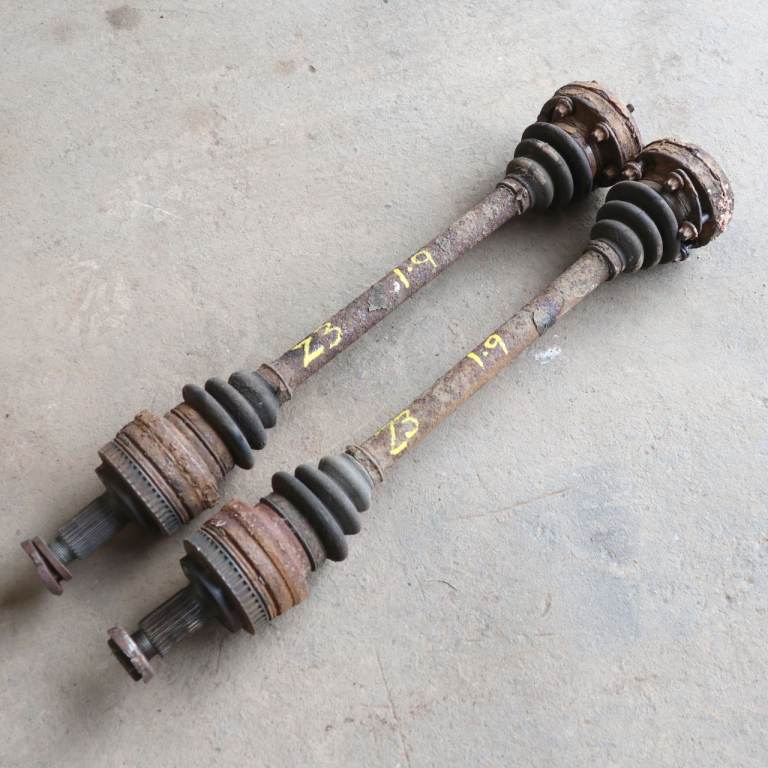 BMW Z3 E36 COMPACT E30 SMALL CASE DRIVESHAFTS PAIR