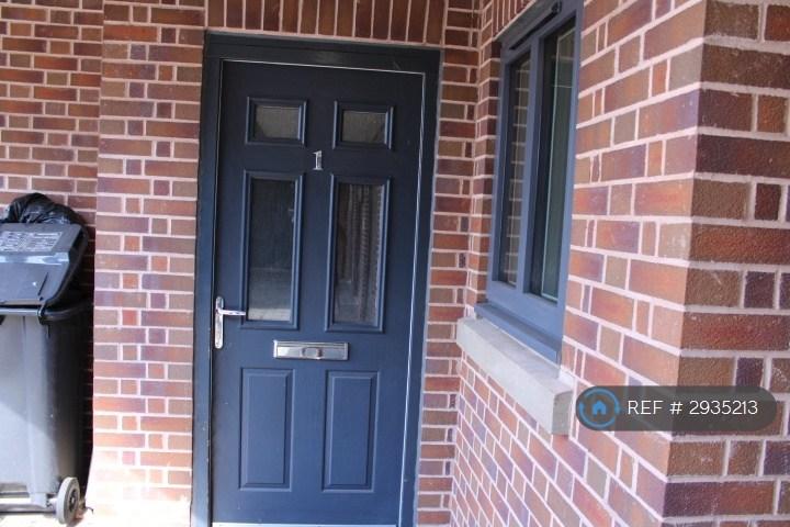2 bedroom flat in Mill St, Crediton, EX17 (2 bed) (#2935213)