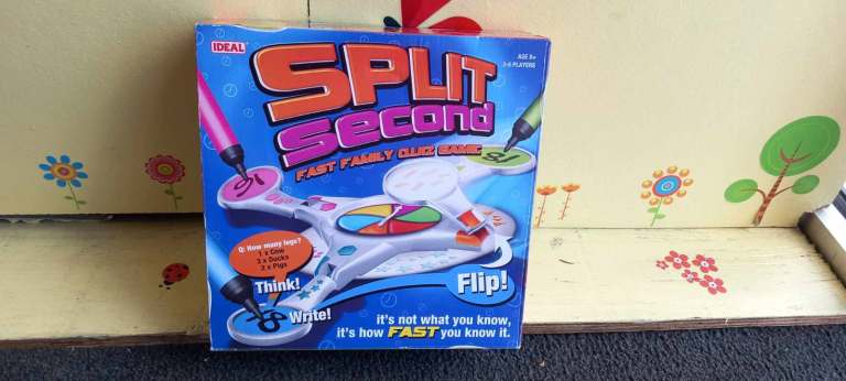 Split Second fast family quiz game