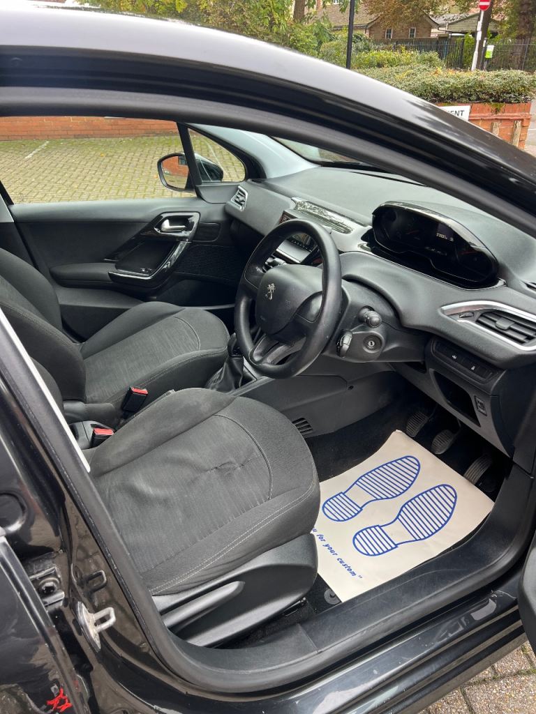 Peugeot, 208, Hatchback, 2012, Manual, 1199 (cc), 5 doors