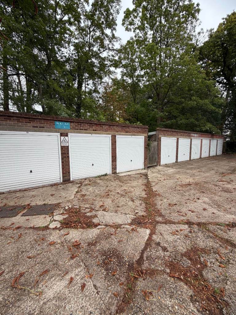 Pinner - Garages to Rent