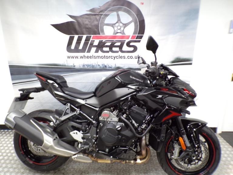 2025 KAWASAKI ZH2 WITH ONLY 1245 MILES FROM NEW