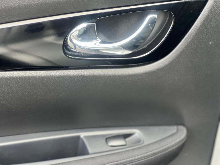 2015 Nissan Qashqai 1.6 dCi N-Tec+ 5dr HATCHBACK DIESEL Manual