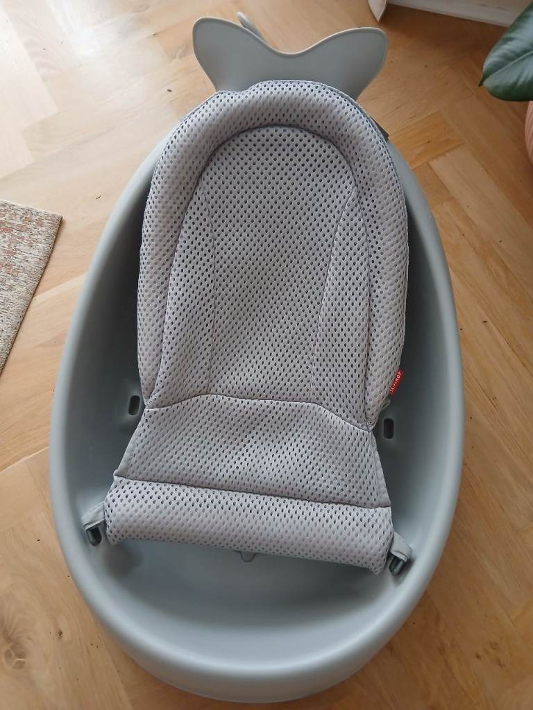 Skip Hop Moby Bathtub with Support – Excellent Condition