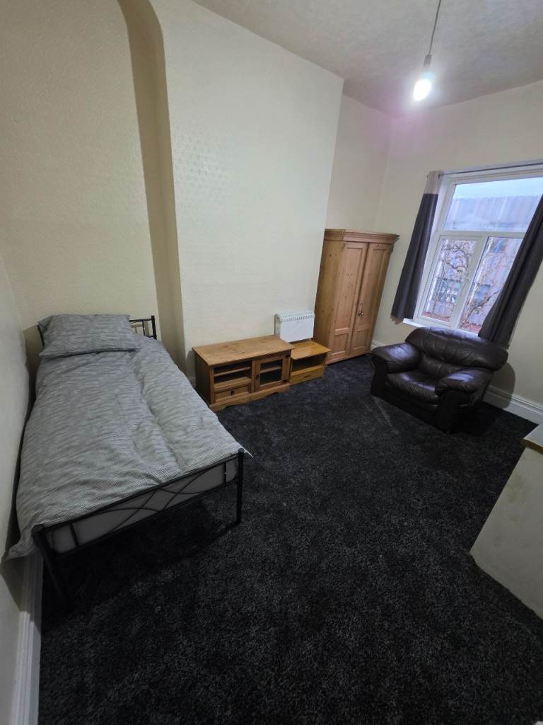 Rooms To Rent with own shower room 