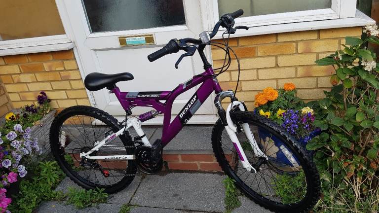 LARGE GIRLS DUNLOP 24" WHEEL BIKE 17" FRAME HARDLY USED AGE 12+