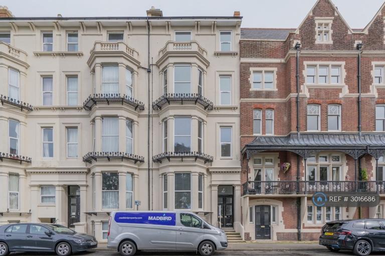 3 bedroom flat in Western Parade, Southsea, PO5 (3 bed) (#3016686)
