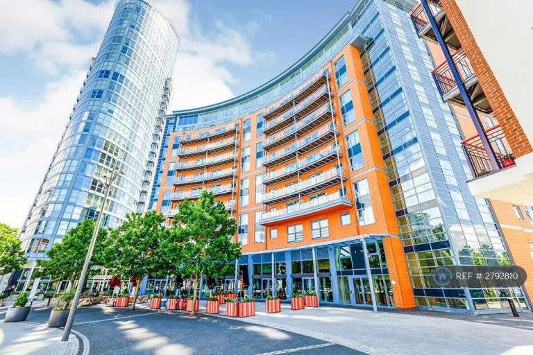 1 bedroom flat in The Crescent Building, Portsmouth, PO1 (1 bed) (#2792810)