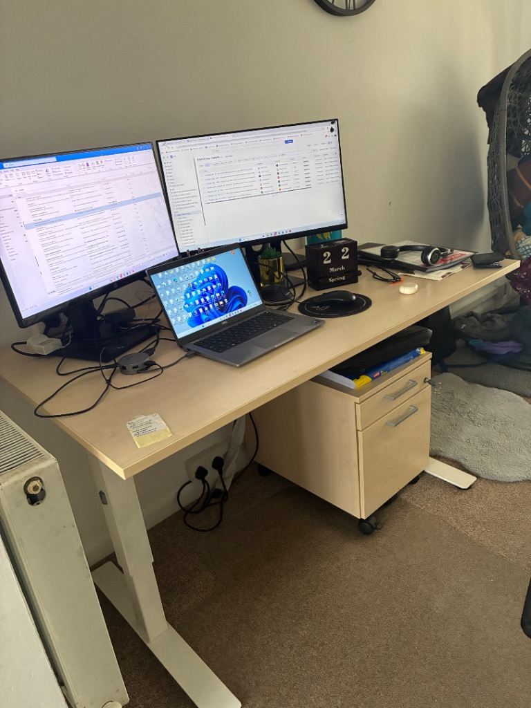 Computer table for sale