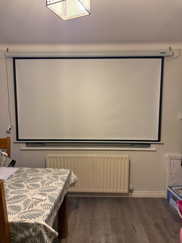 Projector screen
