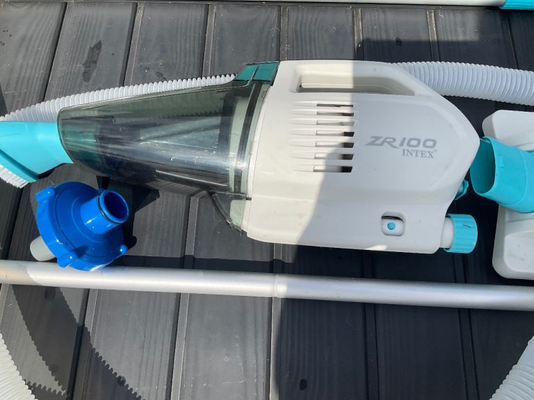Pool vacuums for above ground pools