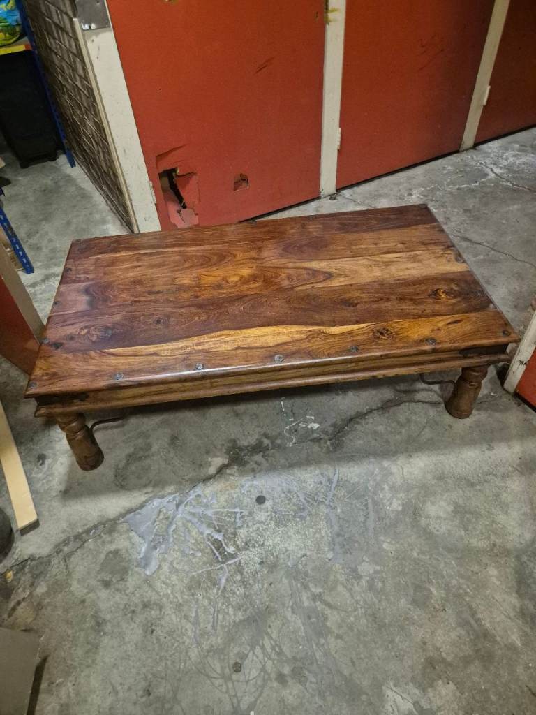 Solid table