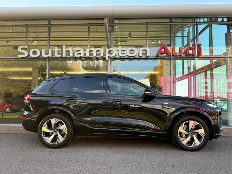 2025 Audi Q6 e-tron 83kWh S line SUV 5dr Electric Auto (252 ps) ESTATE Electric Automatic