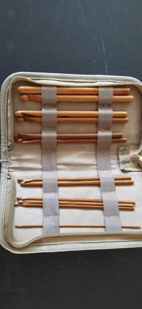 Crochet Hook Set in Owl Print Case – Good Condition