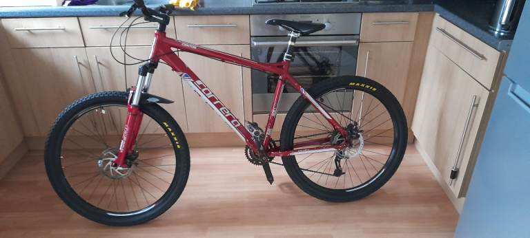Carrera mountain bike. NEEDS REPAIRING SEE DESCRIPTION