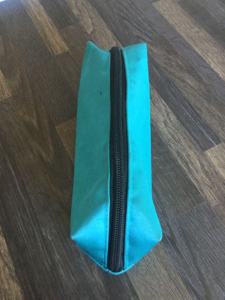 Green satin make up case. Great condition. Can post or collect from Tqy £1