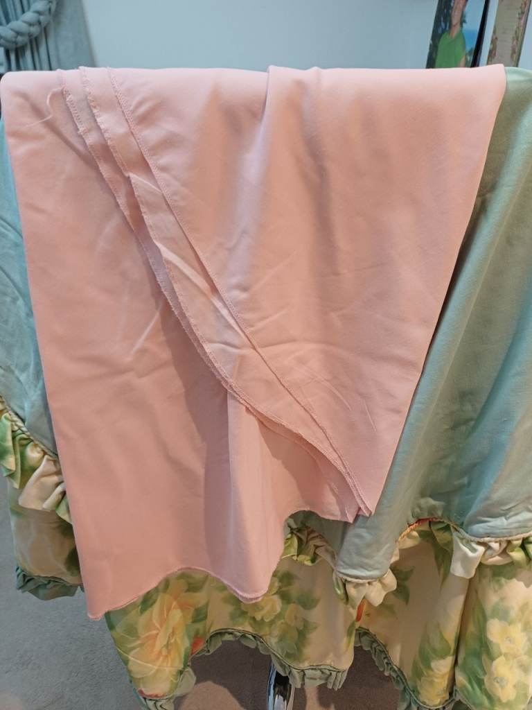 3 circular tablecloths - suitable for covering a small round table