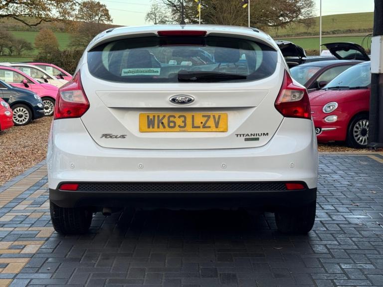 2013 Ford Focus 1.0 125 EcoBoost Titanium Navigator 5dr HATCHBACK PETROL Manual