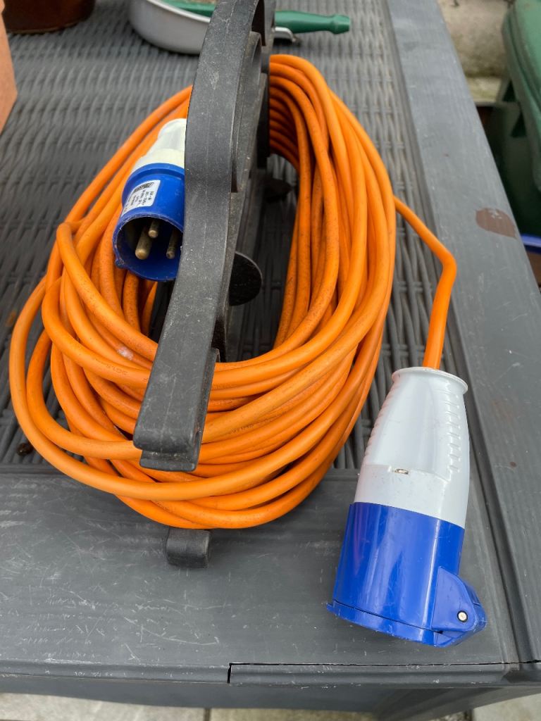 Caravan hook up with Reel 