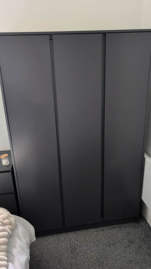 Grey Triple Wardrobe – Good Condition