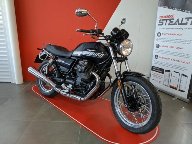 2024 MOTO GUZZI V7 SPECIAL E5 NAVY METALLIC EXCELLENT CONDITION