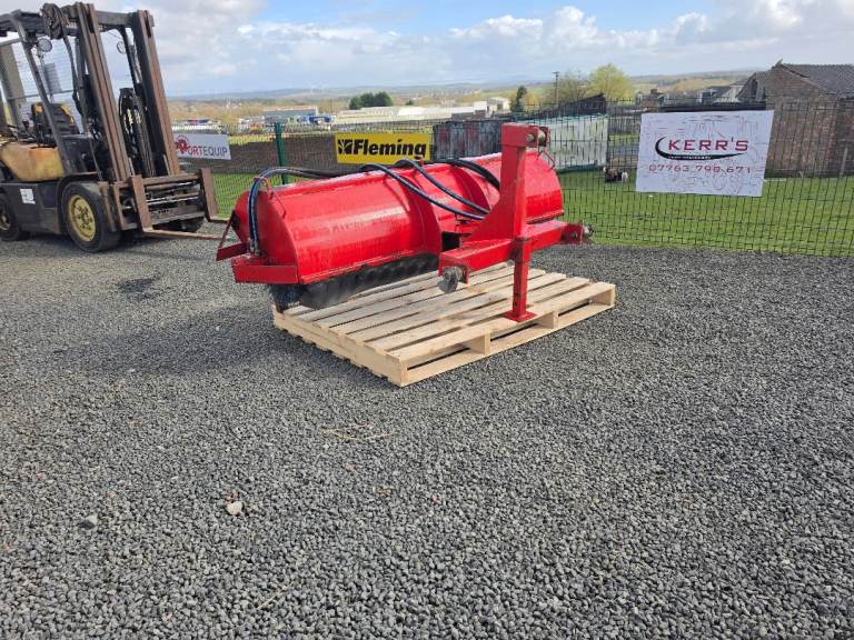Tractor three point linkage hydraulic sweeper , 