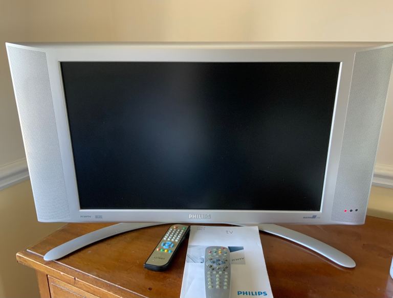 Vintage Phillips 23inch Flat Screen LCD TV pre digital or smart excellent condition TV Digital Box
