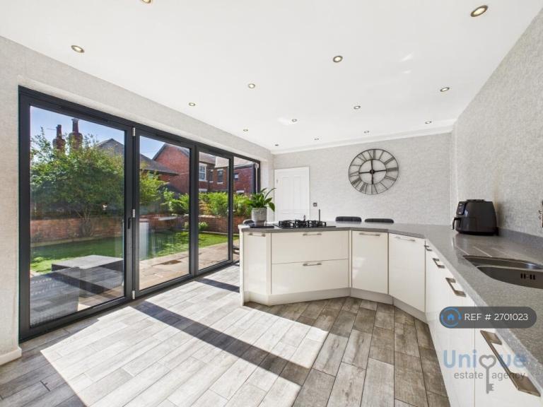 4 bedroom house in Dorset Road, Lytham St. Annes, FY8 (4 bed) (#2701023)