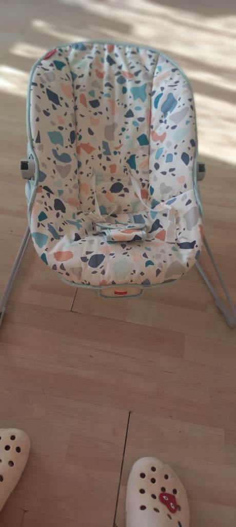 Baby vibrating chair