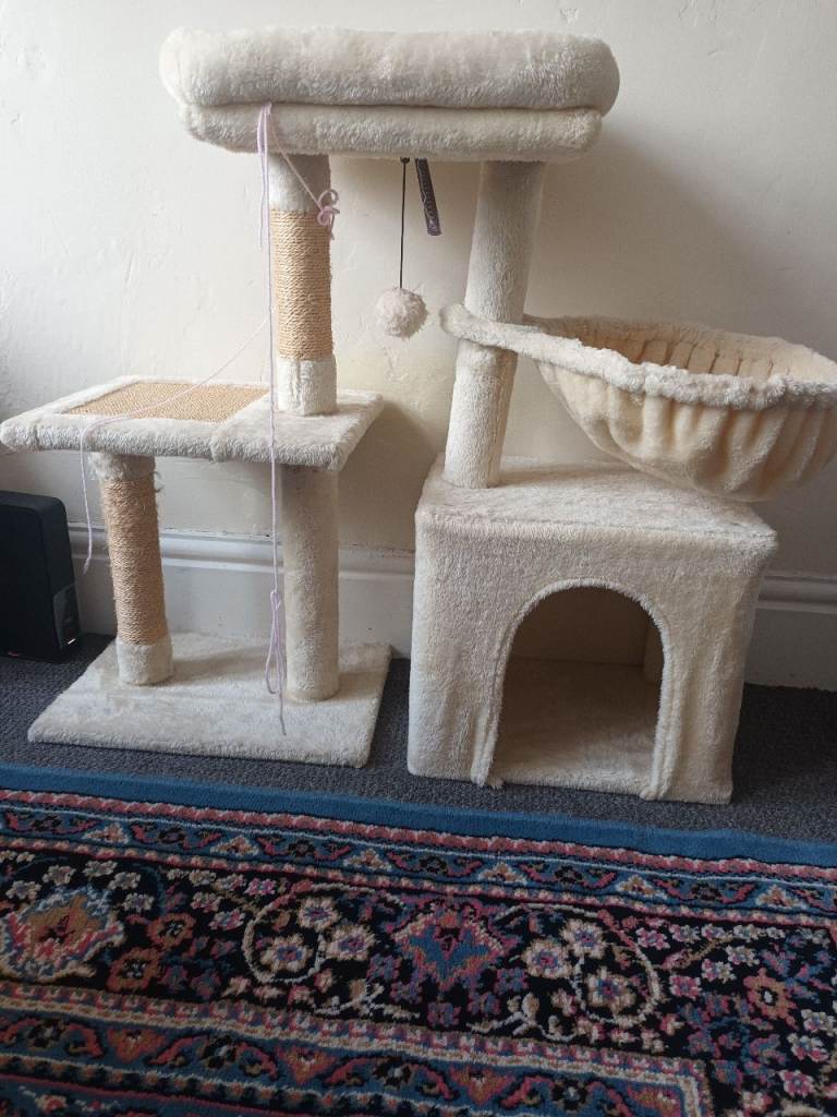 Cat tree with sfratching post and hammock