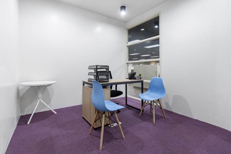 Teddington - TW110HE \ Serviced Office with 2 Desks