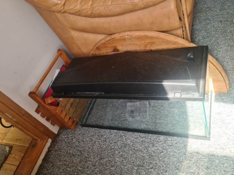 Glass Fish Tank / Aquarium with Black Lid – Good Condition