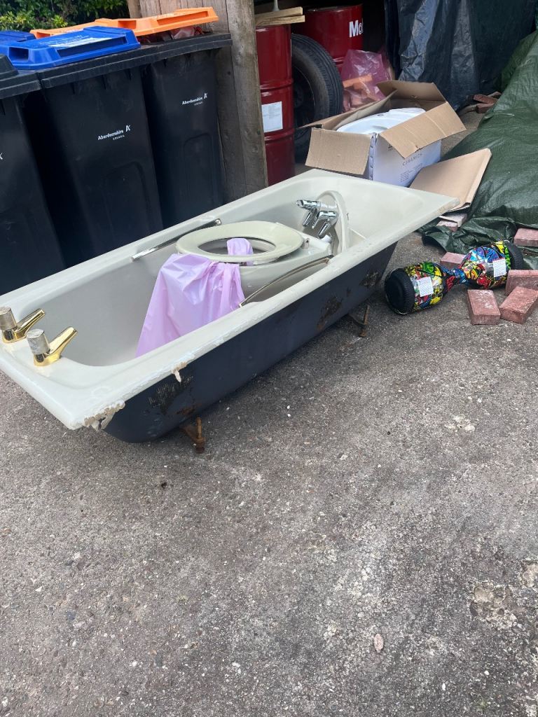 70's Cast Iron bath and suite 