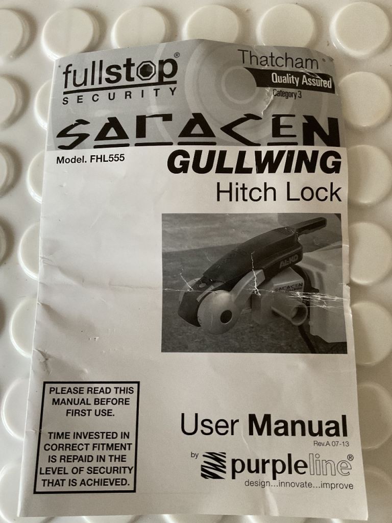 Saracen Gullwing hitch lock