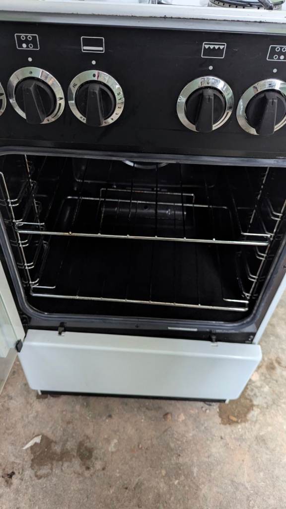 Valor gas oven, hob and grill in working order