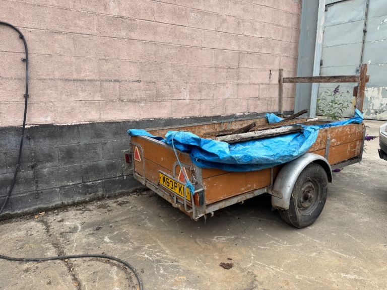 8ft x 4ft braked trailer needs work