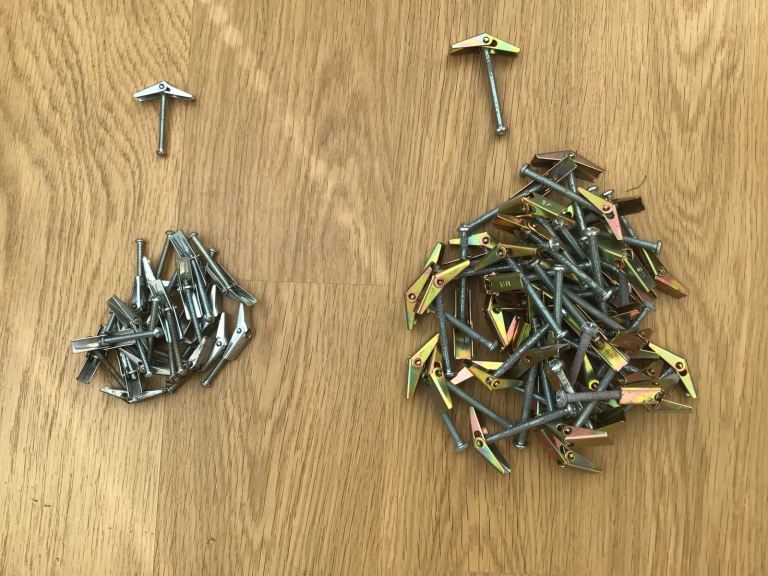 Job Lot Hollow Wall Anchors  150 in Total Please see sizes on Photos   £8 for all  