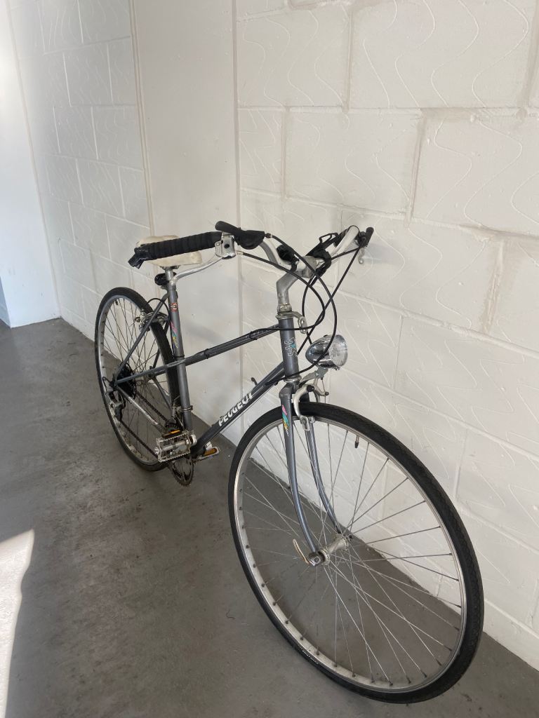 Peugeot vintage ladies bike with gears