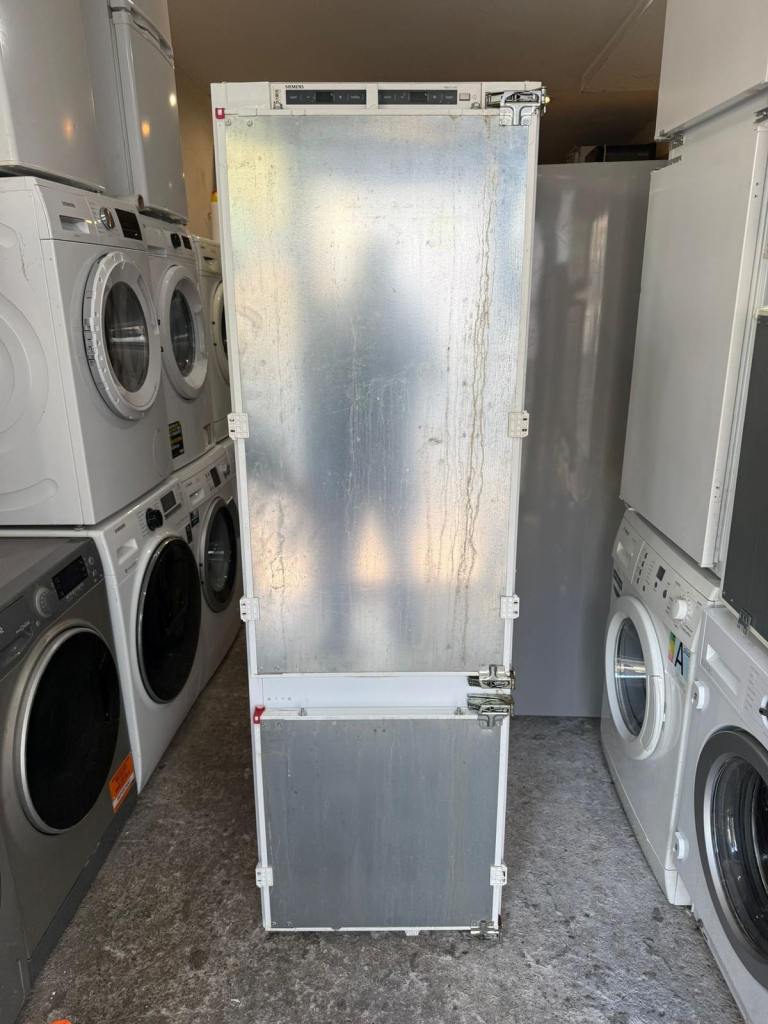 Siemens 70/30 Silver Integrated Fridge Freezer With Free Delivery 🚚 