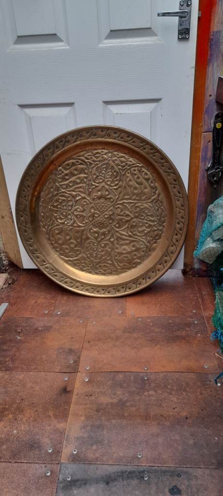 image for LARGE 26 INCH SOLID BRASS ANTIQUE CHARGER VGC